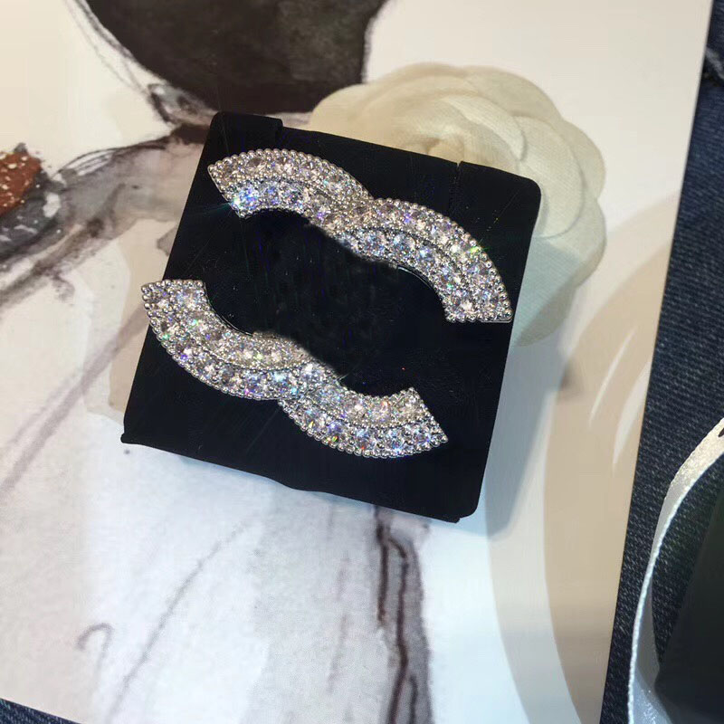 Fashion pin crystal brooches for men and women Party wedding lovers gift designer engagement jewelry for Bride with flannel bag
Fashion pin crystal brooches for men and women Party wedding lovers gift designer engagement jewelry for Bride with flannel bag