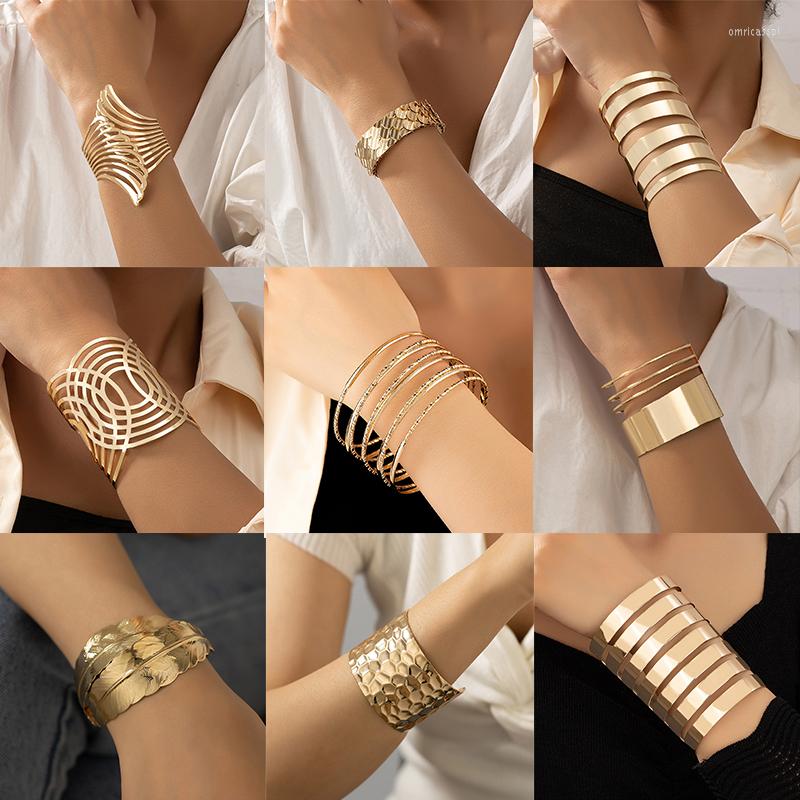 Bangle VIVILADY Vintage Geometry Wing Hollow Out Feather Alloy Open Bangles Jewelry For Women Fashion Simple Party Gift Wholesale
Bangle VIVILADY Vintage Geometry Wing Hollow Out Feather Alloy Open Bangles Jewelry For Women Fashion Simple Party Gift Wholesale