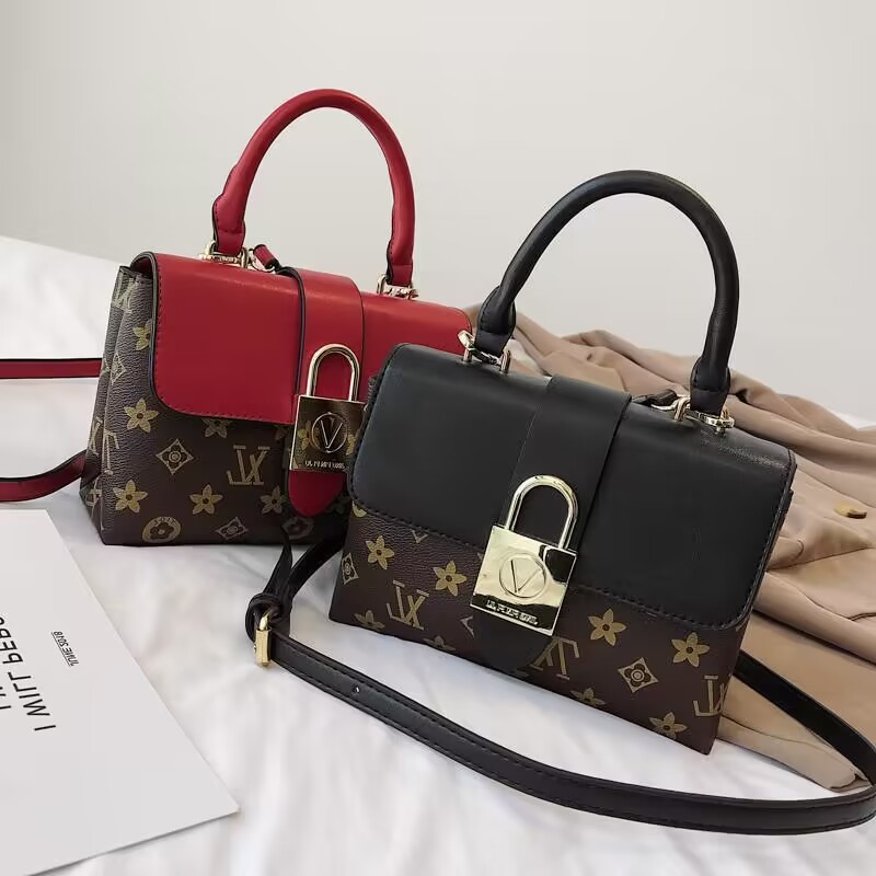 M44141 LOCKY BB Designer Bags Fashion Women Bag Genuine Leather Handbag Shoulder Messenger Package Luxury Brand Color Matching Crossbody Tote, Invoices (are not sold separately)
M44141 LOCKY BB Designer Bags Fashion Women Bag Genuine Leather Handbag Shoulder Messenger Package Luxury Brand Color Matching Crossbody Tote, Invoices (are not sold separately)