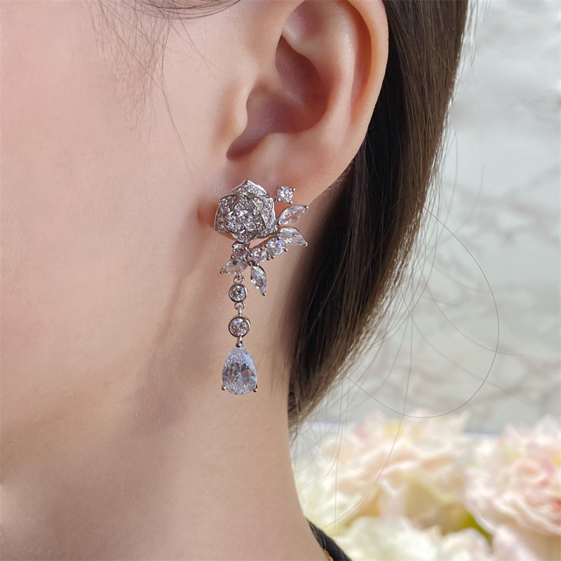 Woman Designers Bracelet Earrings Necklace Sets Fashion Luxurys Brand Leisure Jewelry Set Classic Letters Bling Diamond Rose Necklaces, Silver
Woman Designers Bracelet Earrings Necklace Sets Fashion Luxurys Brand Leisure Jewelry Set Classic Letters Bling Diamond Rose Necklaces, Silver