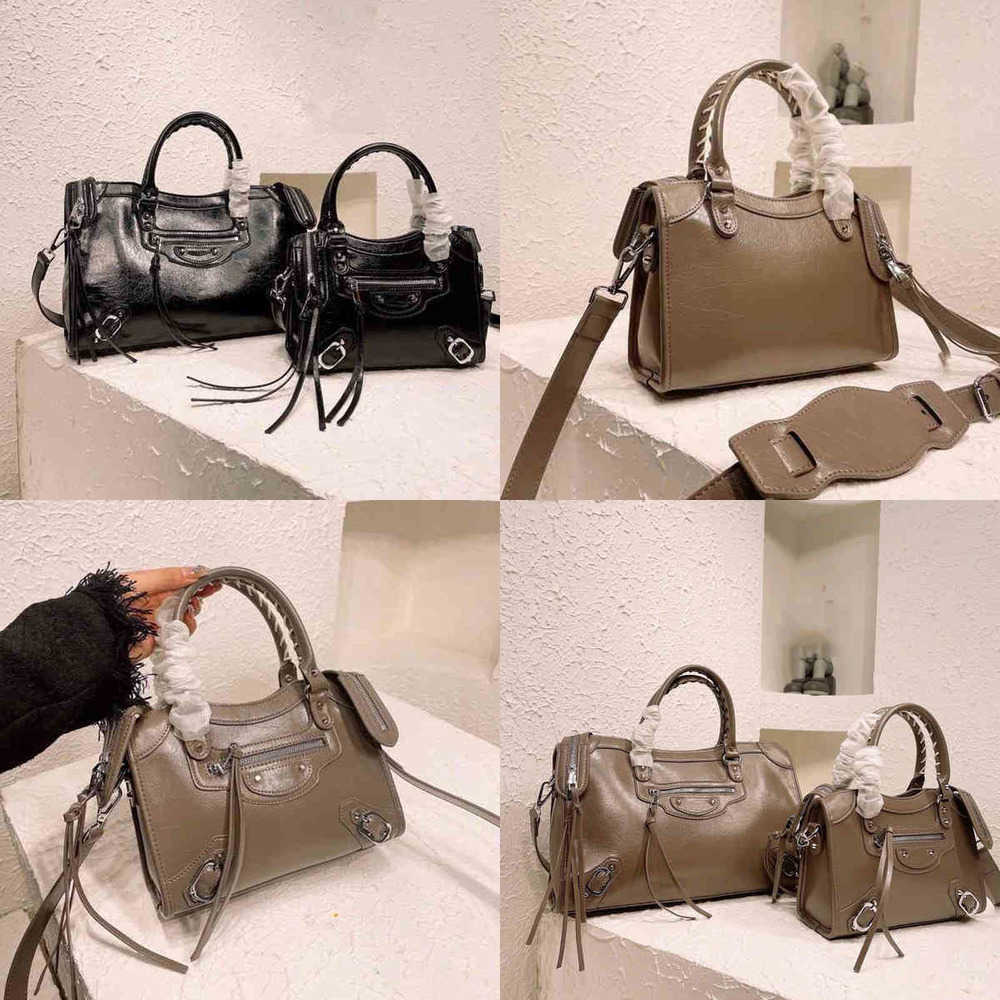 Top Classic City Handbag Handle Tote Bag Women Designer Luxury Motorcycle Shoulder Bagss Crossbody Large Capacity Metal Buckle Packs 220315, Beige
Top Classic City Handbag Handle Tote Bag Women Designer Luxury Motorcycle Shoulder Bagss Crossbody Large Capacity Metal Buckle Packs 220315, Beige