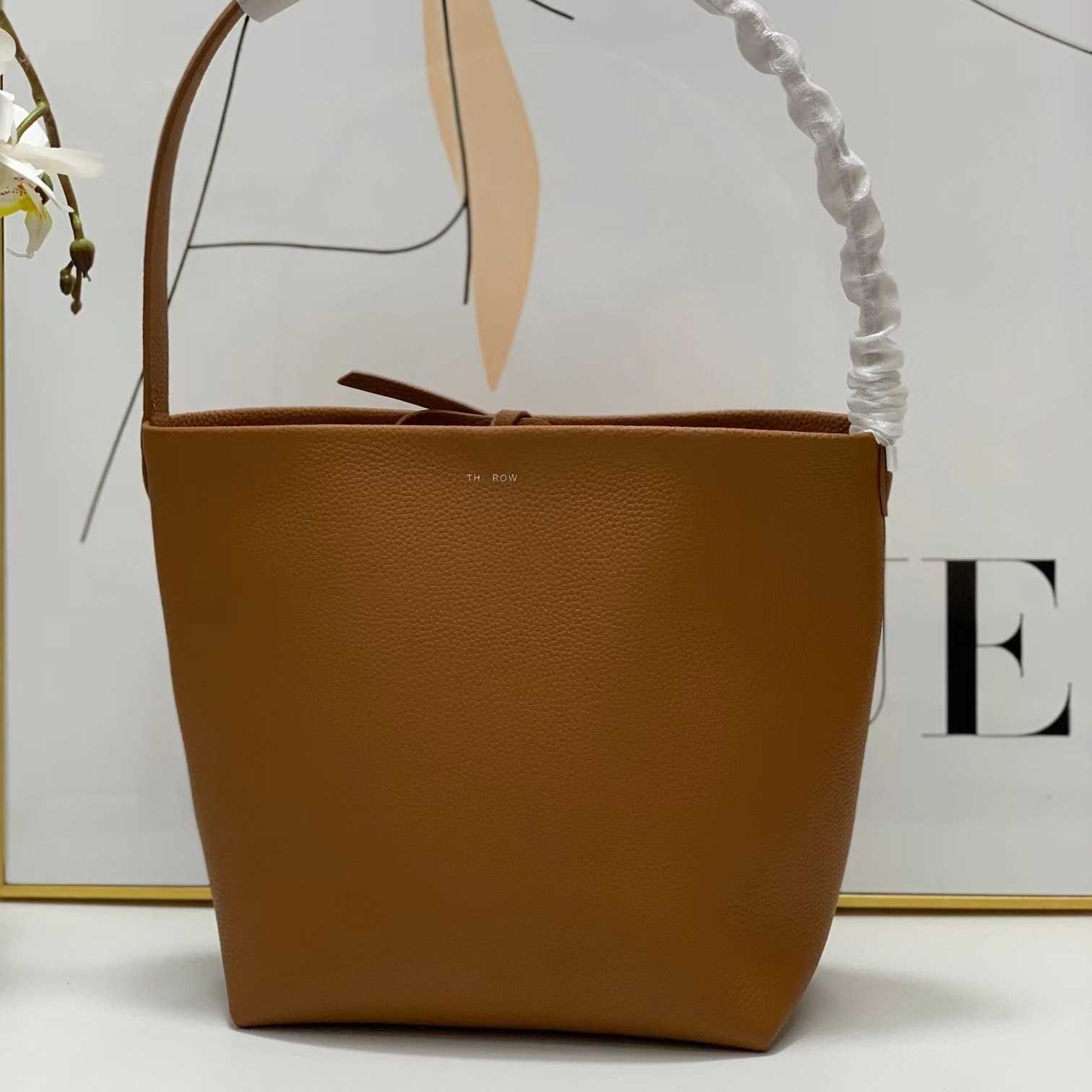 The Row Bag Designer Top layer cowhide autumn and winter niche high-class high-capacity commuter tote women's one shoulder bucket, Black4
The Row Bag Designer Top layer cowhide autumn and winter niche high-class high-capacity commuter tote women's one shoulder bucket, Black4