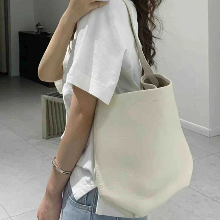 Bags Women Designers Luxurys The Row Tote Crossbody Leather Bucket Half Moon Bag Crescent Underarm Shoulder Purse O9PV 5CXR, Black trumpet
Bags Women Designers Luxurys The Row Tote Crossbody Leather Bucket Half Moon Bag Crescent Underarm Shoulder Purse O9PV 5CXR, Black trumpet