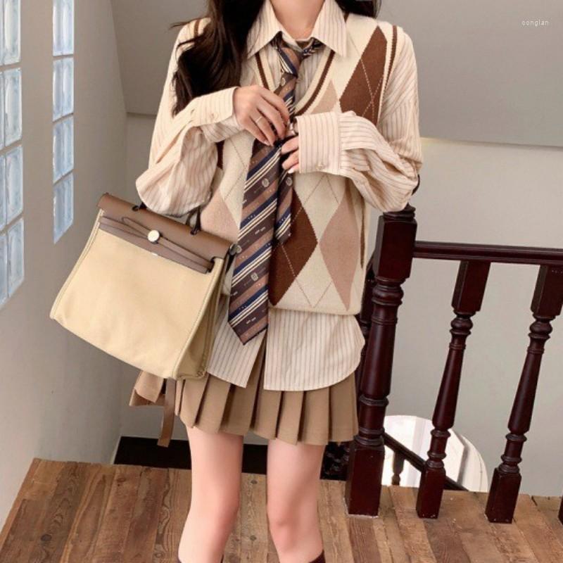 Women's Vests Gentle Dating Knit Vest British College Knitted Sweater V-neck Sleeveless Loose Diamond Plaid Undershirt Female, Beige 
Women's Vests Gentle Dating Knit Vest British College Knitted Sweater V-neck Sleeveless Loose Diamond Plaid Undershirt Female, Beige