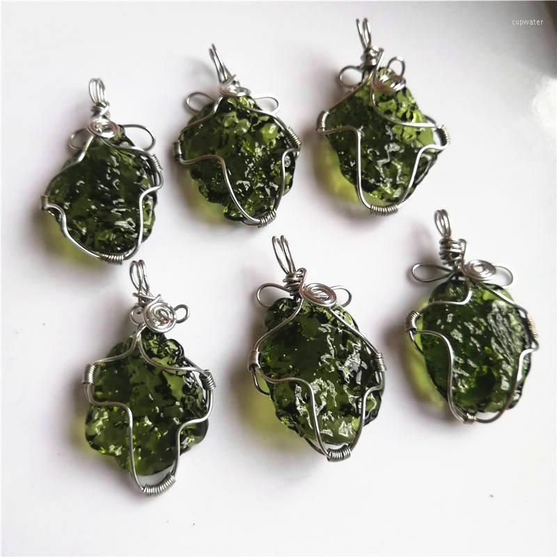 Pendant Necklaces A Natural Moldavite Green Aerolites Crystal Stone Energy Apotropaic4g-6g/ Pcs Free Rope Unique Necklace
Pendant Necklaces A Natural Moldavite Green Aerolites Crystal Stone Energy Apotropaic4g-6g/ Pcs Free Rope Unique Necklace