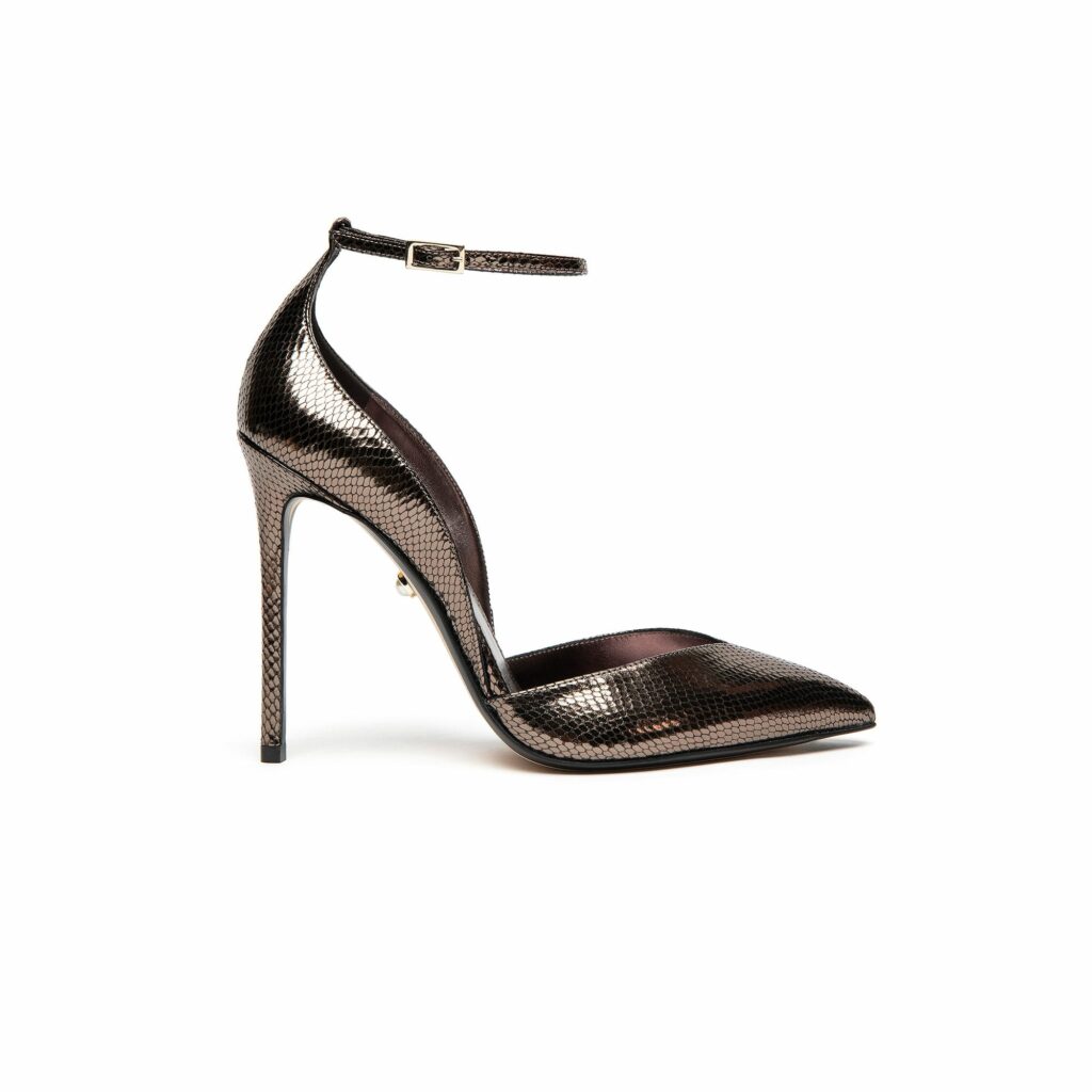 Alevi Mlano CAMILLA women shoe 2022 10.5cm Patent leather and with ankle strap 03
Alevi Mlano CAMILLA women shoe 2022 10.5cm Patent leather and with ankle strap 03