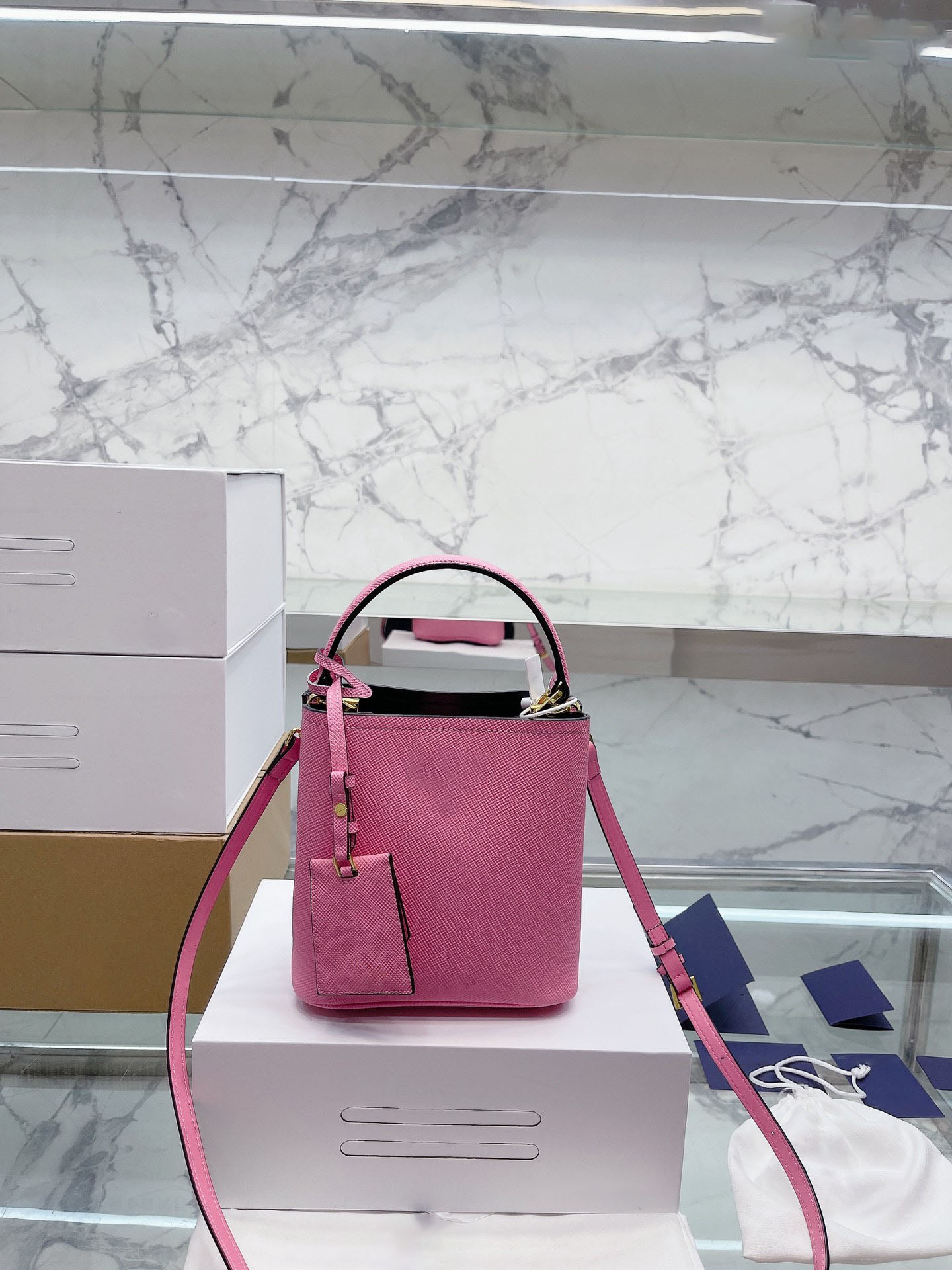 Black leather bucket bag Luxury designer bags Women's handbag Shoulder bag Crossbody Tote wallet 2022 Winter fashion, White
Black leather bucket bag Luxury designer bags Women's handbag Shoulder bag Crossbody Tote wallet 2022 Winter fashion, White