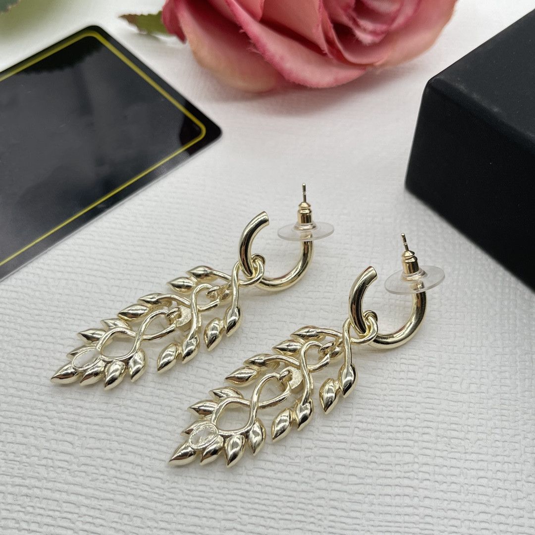 Fashion Classic Stainless Steel Gold Plated Stud Earrings Women's Brand Letter Earring Eardrop Jewelry Gifts for Friends Day Engagement Lovers Do Not Fade146
Fashion Classic Stainless Steel Gold Plated Stud Earrings Women's Brand Letter Earring Eardrop Jewelry Gifts for Friends Day Engagement Lovers Do Not Fade146