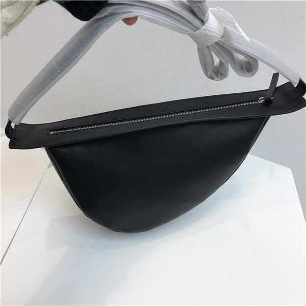 Banana Leather bag Fashion Designer Bag One Bags Shoulder Crossbody Saddle MotorcycleClassic tote bag THE ROW 821Q, Black
Banana Leather bag Fashion Designer Bag One Bags Shoulder Crossbody Saddle MotorcycleClassic tote bag THE ROW 821Q, Black