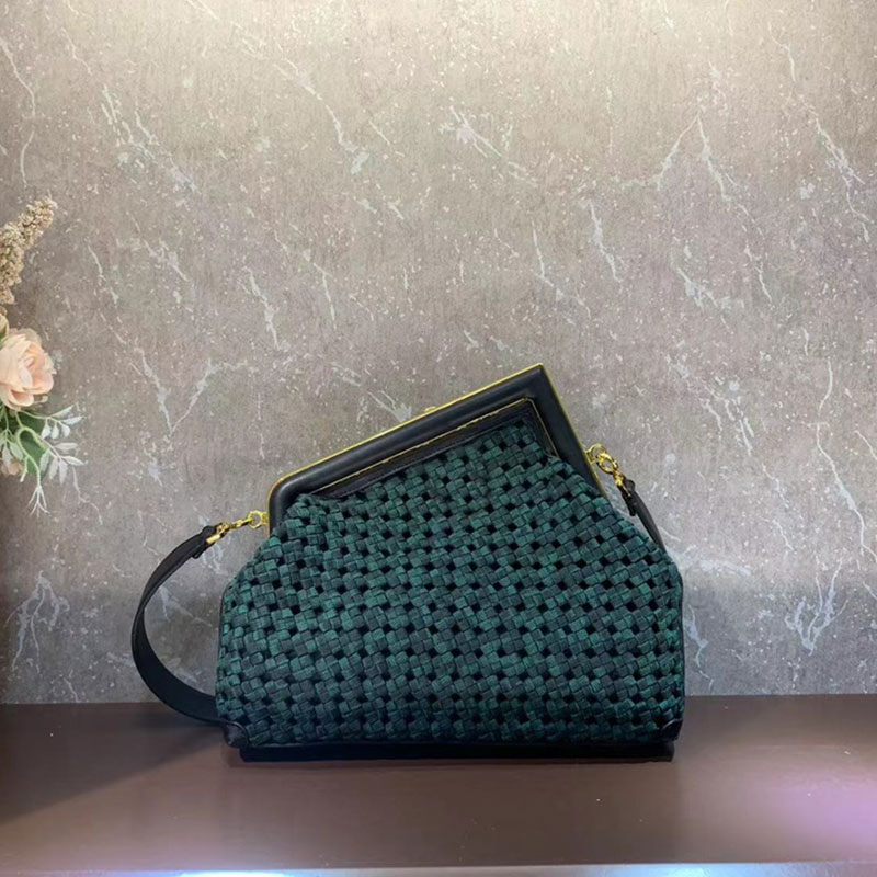 First All Clip Bag Women Designer Handbags Chain Shoulder Bags Nappa Leather Cross Body Bag Fashion Metal Letter Closure Cloud Totes 2 Sizes, 9-3
First All Clip Bag Women Designer Handbags Chain Shoulder Bags Nappa Leather Cross Body Bag Fashion Metal Letter Closure Cloud Totes 2 Sizes, 9-3