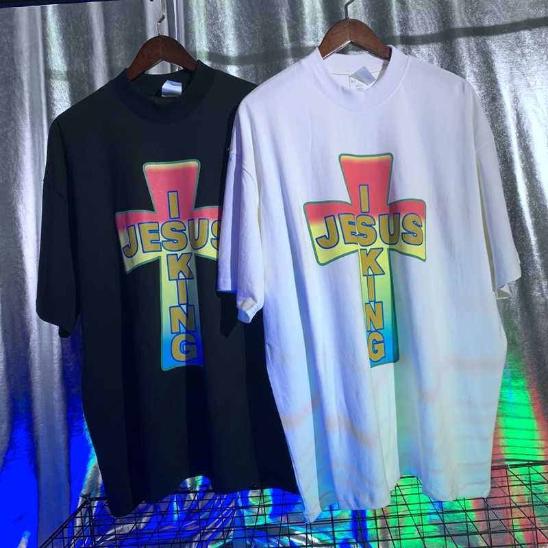 Men's T-Shirts Rainbow Jesus Is King T-shirt Oversize T-shirts Heterochromatic Print Sunday Service Tee Jesus Cross Tops T221130
Men's T-Shirts Rainbow Jesus Is King T-shirt Oversize T-shirts Heterochromatic Print Sunday Service Tee Jesus Cross Tops T221130