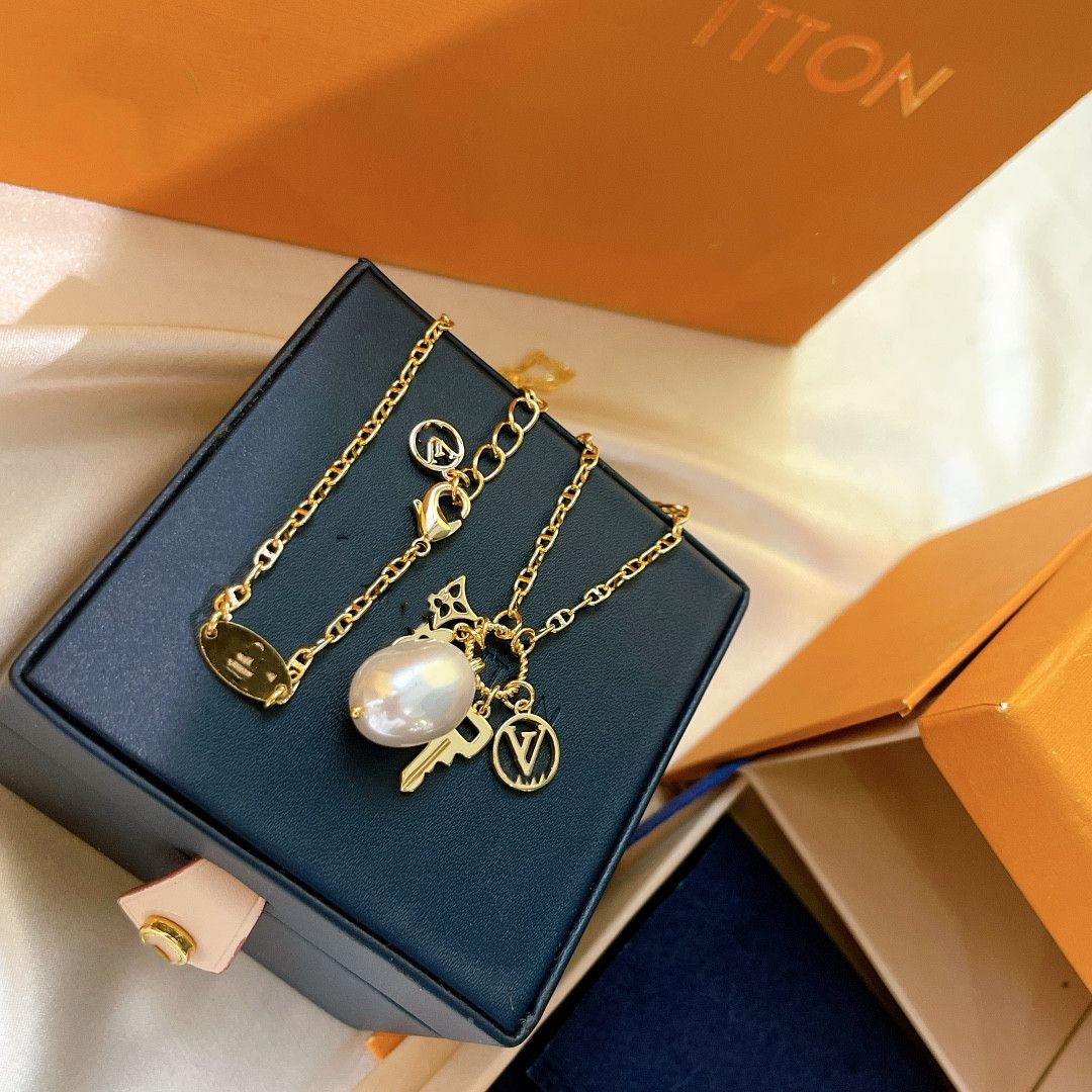 Never Fading 14K Gold Plated Luxury Brand Designer Pendants Necklaces Tortoise Stainless Steel Double Letter Choker Pendant Necklace Chain Jewelry Accessories52
Never Fading 14K Gold Plated Luxury Brand Designer Pendants Necklaces Tortoise Stainless Steel Double Letter Choker Pendant Necklace Chain Jewelry Accessories52