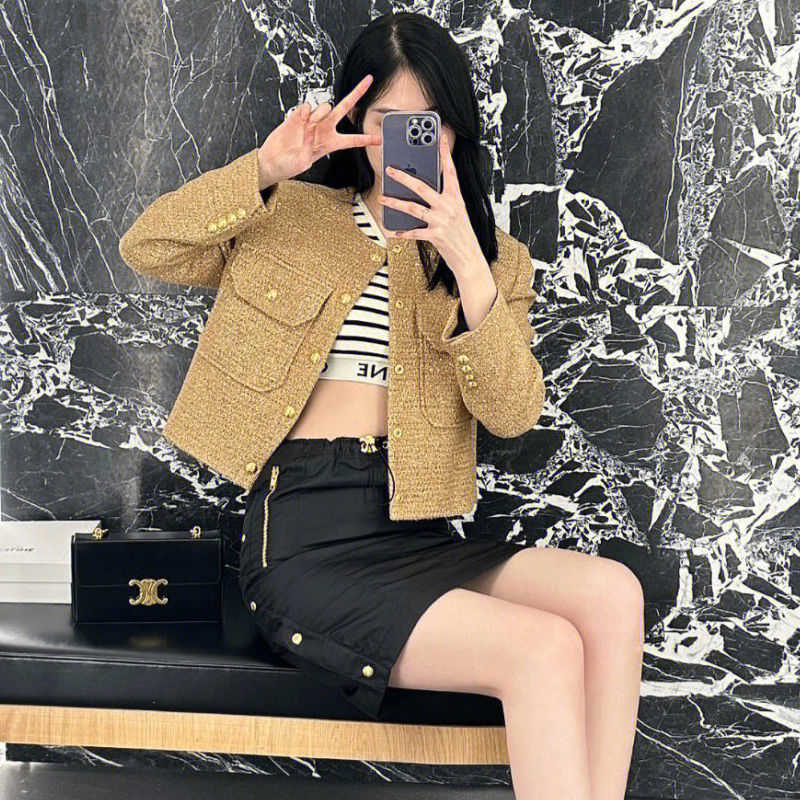 Women' Jacket Sweater Coat Cell 22FW Celebrity and Autumn Winter Woven Tweed Hunting FemaleElegant Classic Fashion Designer Niche 8J8V, Glittering gold thread
Women' Jacket Sweater Coat Cell 22FW Celebrity and Autumn Winter Woven Tweed Hunting FemaleElegant Classic Fashion Designer Niche 8J8V, Glittering gold thread