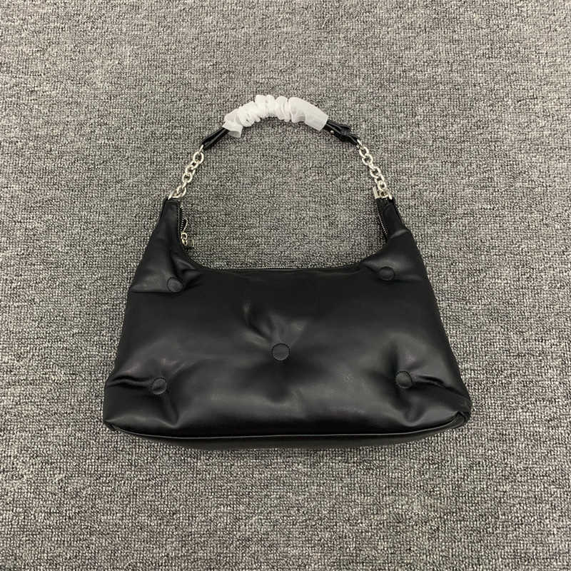 Premium Leather Autumn and Winter New Cloud Underarm One Shoulder Crossbody French Stick Handheld Pillow Women's Bag, Black
Premium Leather Autumn and Winter New Cloud Underarm One Shoulder Crossbody French Stick Handheld Pillow Women's Bag, Black