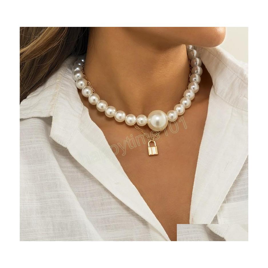 Pendant Necklaces Vintage Imitation Pearl Beaded Clavicle Necklace Women Summer Simple Gold Metal Padlock Pendant Charm Necklaces Gi Dh8Lx
Pendant Necklaces Vintage Imitation Pearl Beaded Clavicle Necklace Women Summer Simple Gold Metal Padlock Pendant Charm Necklaces Gi Dh8Lx