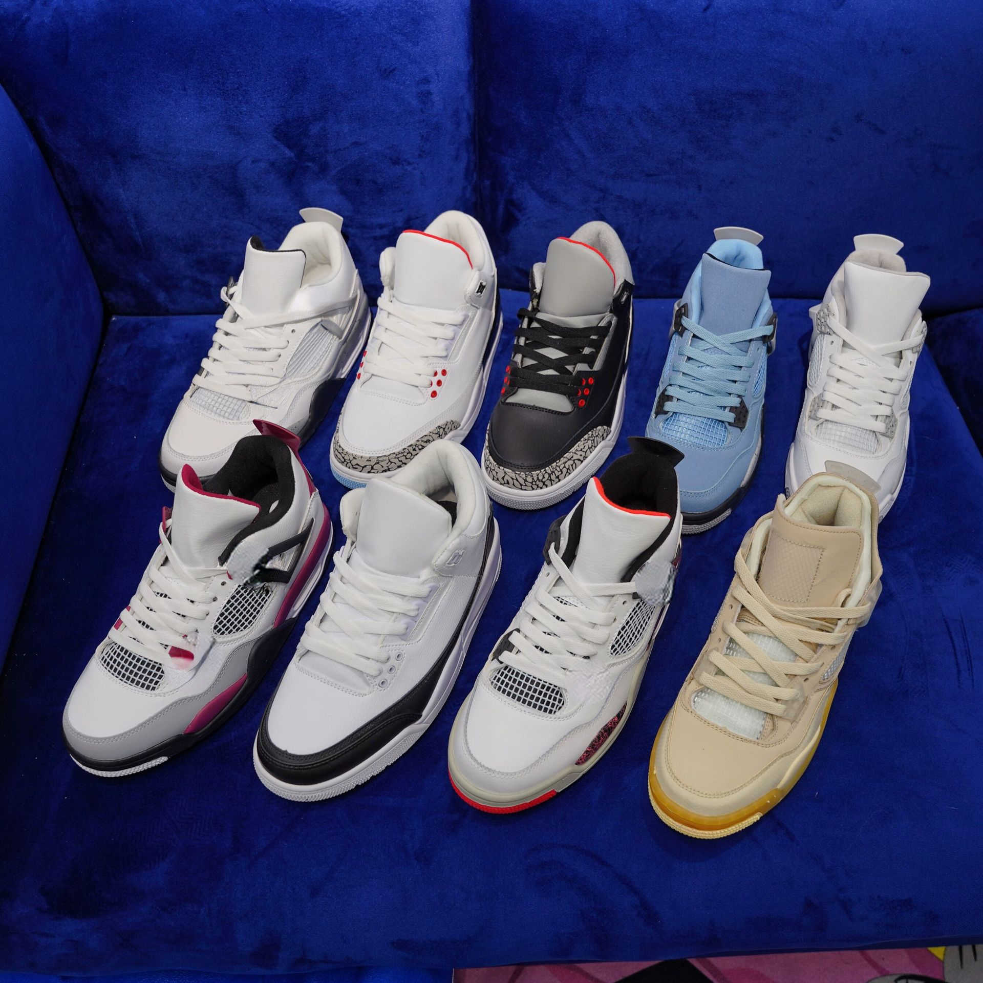 Casual Shoes chaopai hot lava sail joint name black blue white cement basketball leisure sports shoes, J4 meter white co brand
Casual Shoes chaopai hot lava sail joint name black blue white cement basketball leisure sports shoes, J4 meter white co brand