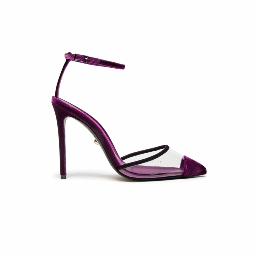 Alevi Mlano BIANCA women shoe 2022 10.5cmPump in PVC with velvet trim and toe ankle strap and lateral buckle Matching covered heel
Alevi Mlano BIANCA women shoe 2022 10.5cmPump in PVC with velvet trim and toe ankle strap and lateral buckle Matching covered heel