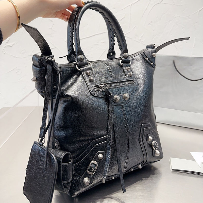 Riveted Large Totes Bags Sheepskin Handbags Women Weave Handle Composite Bag Crossbody Shoulder Shop Bags Pleated Genuine Leather Zipper Wallet Coin Purse Key
Riveted Large Totes Bags Sheepskin Handbags Women Weave Handle Composite Bag Crossbody Shoulder Shop Bags Pleated Genuine Leather Zipper Wallet Coin Purse Key