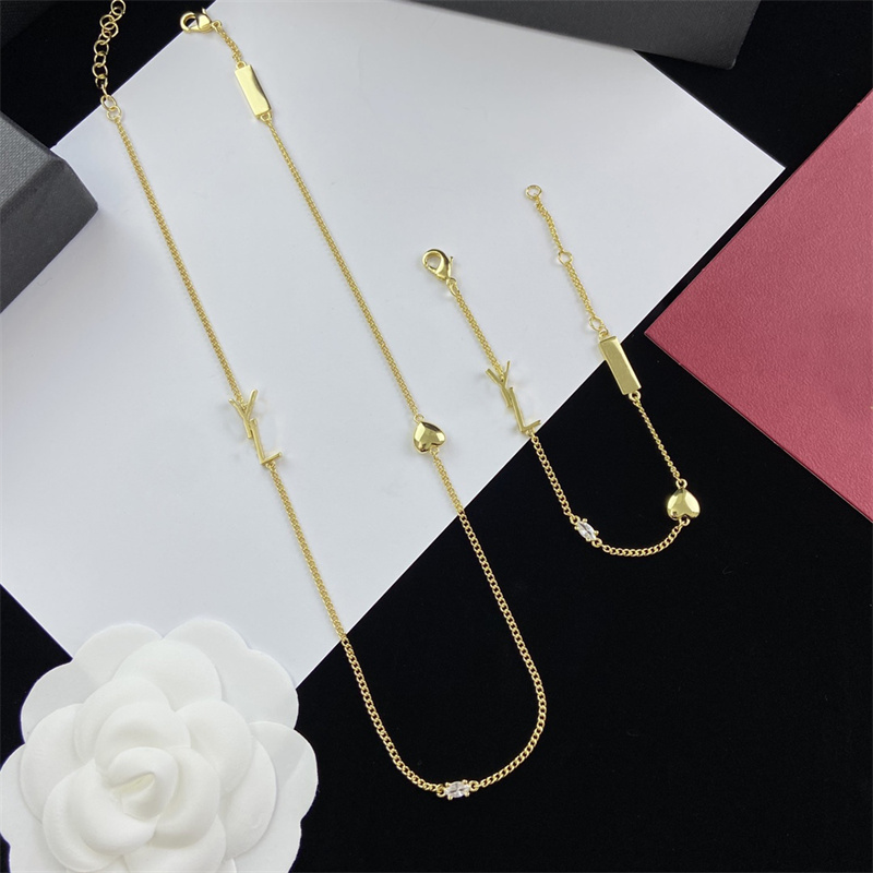Designer Fashion Necklace Bracelets Designers For Womens Luxurys Jewelry Gold Classic Heart Necklaces Bracelets Sets With Chain, Golden
Designer Fashion Necklace Bracelets Designers For Womens Luxurys Jewelry Gold Classic Heart Necklaces Bracelets Sets With Chain, Golden