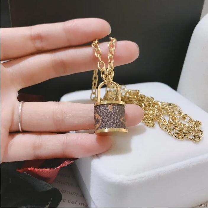 Designer Jewelry Pendant Necklace Delicate Fashion Style Necklace Classic Brand Selected Women's Gift Luxury Quality Family Friend Couple Gift X164
Designer Jewelry Pendant Necklace Delicate Fashion Style Necklace Classic Brand Selected Women's Gift Luxury Quality Family Friend Couple Gift X164