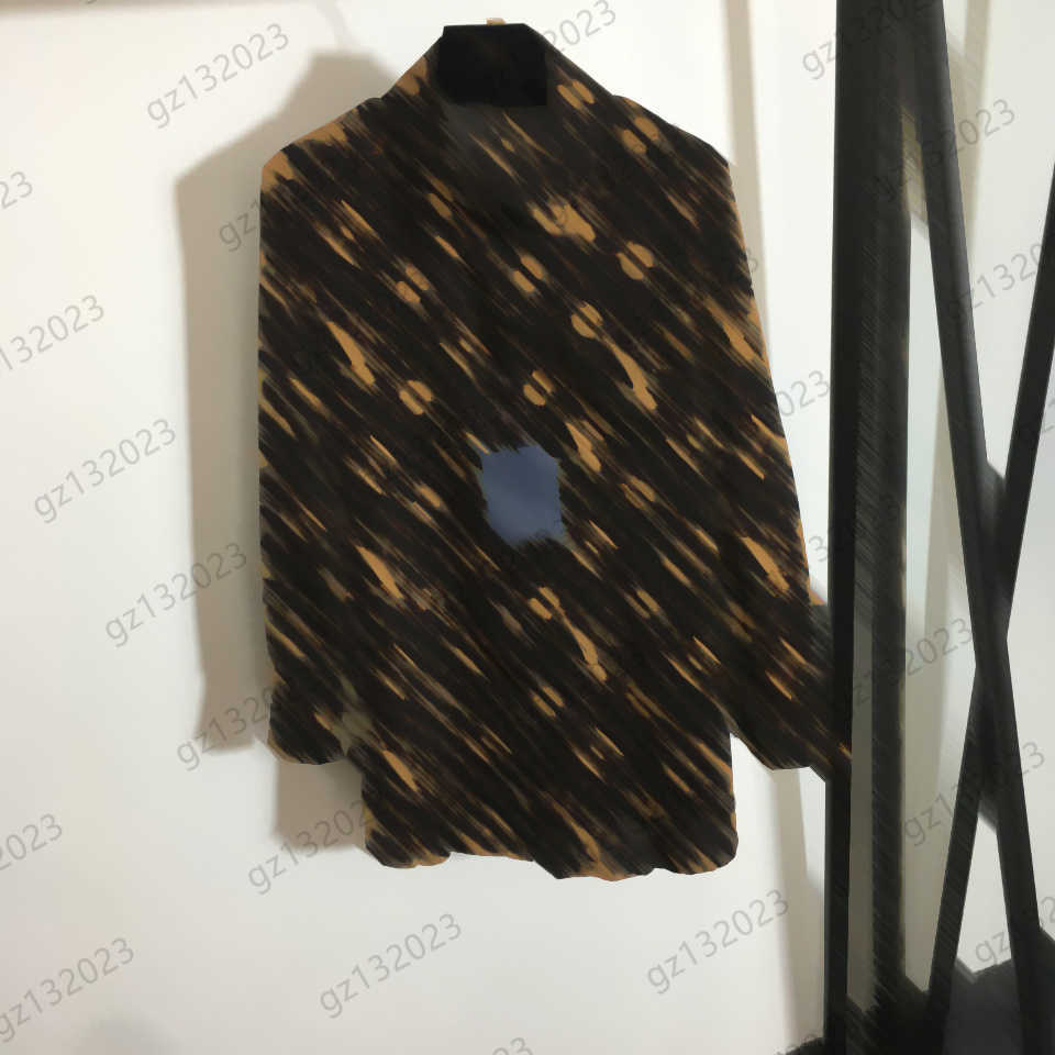 Womens Blouses Shirts Spring Tops Presbyopia Logo Printing Lapels Long Sleeves Shirt Button Open Designer Fashion Loose Blouse Luxury Brand Women Clothing
Womens Blouses Shirts Spring Tops Presbyopia Logo Printing Lapels Long Sleeves Shirt Button Open Designer Fashion Loose Blouse Luxury Brand Women Clothing