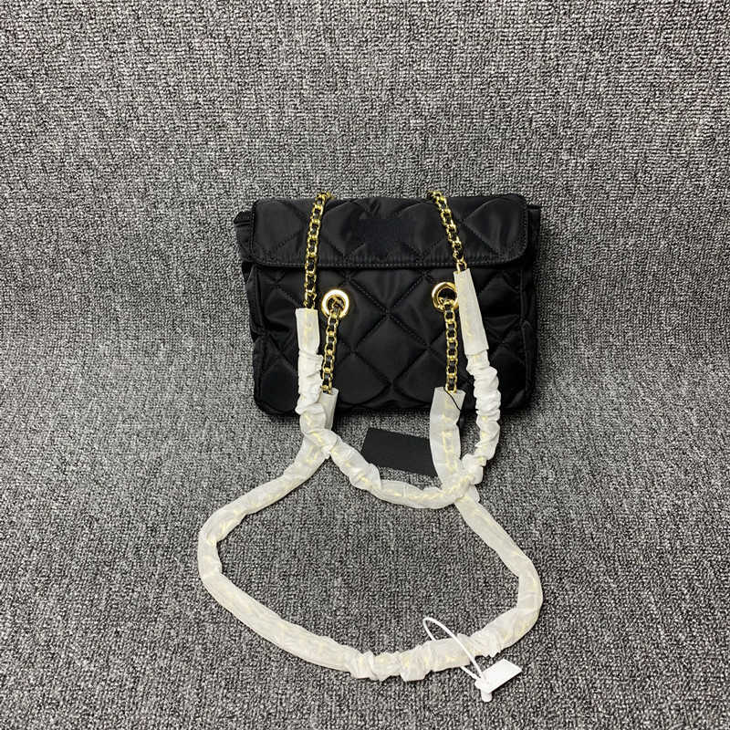 2022 new p parachute Zhonggu Vintage Large Capacity Tote female Lingge chain Messenger Shoulder Bag, Black
2022 new p parachute Zhonggu Vintage Large Capacity Tote female Lingge chain Messenger Shoulder Bag, Black