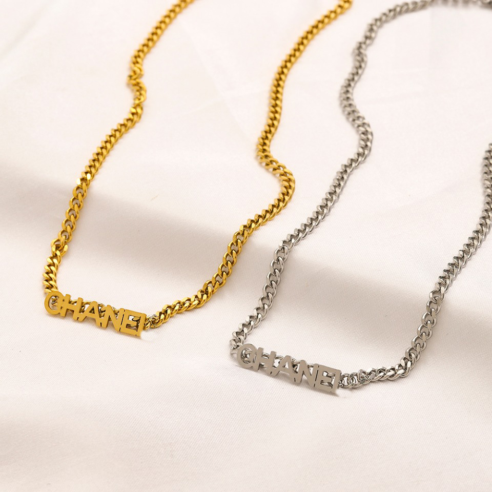 Luxury Design Necklace 18K Gold Plated Brand Stainless Steel Necklaces Choker Chain Letter Pendant Fashion Womens Wedding Jewelry Accessories Love Gifts AA1891
Luxury Design Necklace 18K Gold Plated Brand Stainless Steel Necklaces Choker Chain Letter Pendant Fashion Womens Wedding Jewelry Accessories Love Gifts AA1891