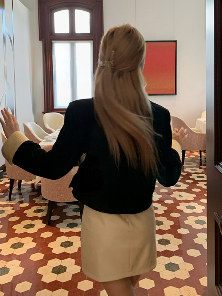 Women s Jackets Vintage Black Short Coat Office Lady Summer Slim Casual Long Sleeve Jacket Elegant Korean Style Fashion Cardigan Woman Chic 221130