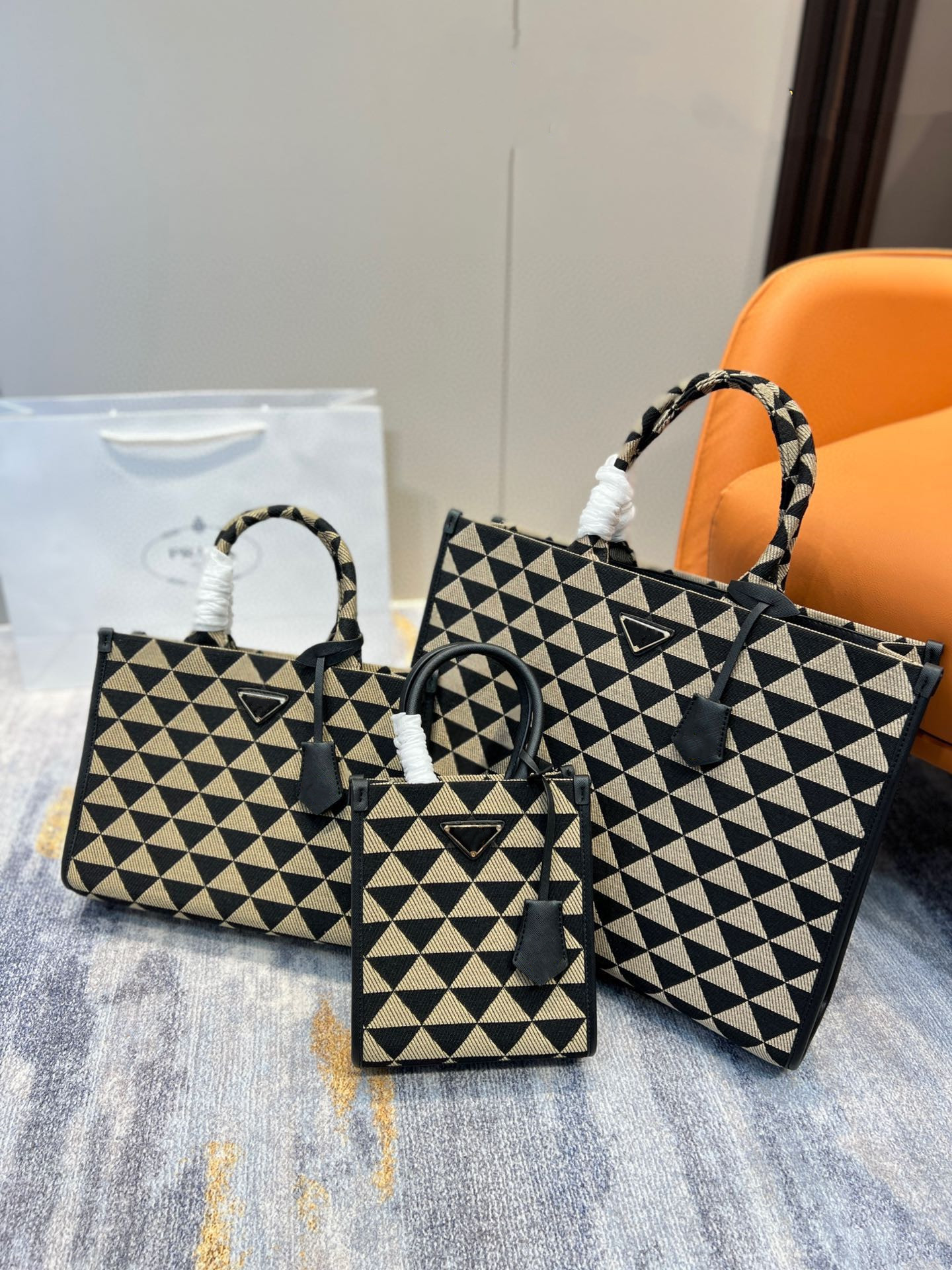 Women Handbag Designer Tote Bag Triangle Symbole Jacquard Fabric Handbags Large Totes Designers Shoulder Bags Cross Body Purses, Q-736--1
Women Handbag Designer Tote Bag Triangle Symbole Jacquard Fabric Handbags Large Totes Designers Shoulder Bags Cross Body Purses, Q-736--1