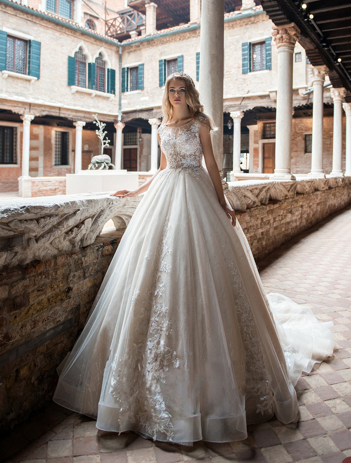 Glamorous A-line Wedding Dresses Bateau 3D Applicant with Beaded Short Sleeves Layered Tulle Court Gown Custom Made Plus Size Bridal Dress Vestidos De