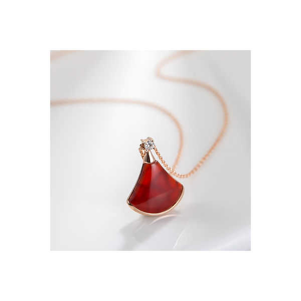 Designer Jewelry bulgar necklaces New rose gold small fan skirt necklace collarbone red chalcedony white shellfish valentine's day gift
Designer Jewelry bulgar necklaces New rose gold small fan skirt necklace collarbone red chalcedony white shellfish valentine's day gift