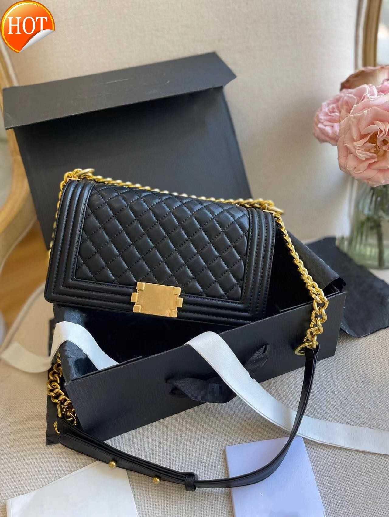 Women's Luxury Designers Shoulder Bags Top Real Leather Argyle Hardware Chain Strap Crossbody Bag Factory Direct Sale in 9 Fashionable Colors to Choose From, Red
Women's Luxury Designers Shoulder Bags Top Real Leather Argyle Hardware Chain Strap Crossbody Bag Factory Direct Sale in 9 Fashionable Colors to Choose From, Red