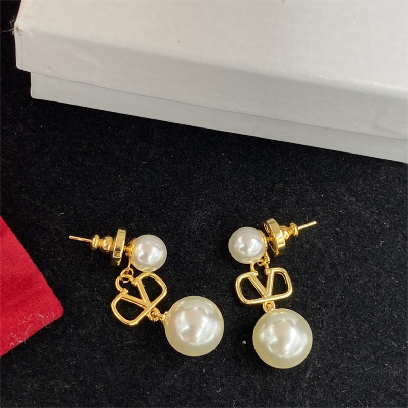 New Fashion Luxury Brand Pearl Earrings Ear Studs With Double Letters Earring Designer For Women Men Wedding Party Jewelry Gift
New Fashion Luxury Brand Pearl Earrings Ear Studs With Double Letters Earring Designer For Women Men Wedding Party Jewelry Gift
