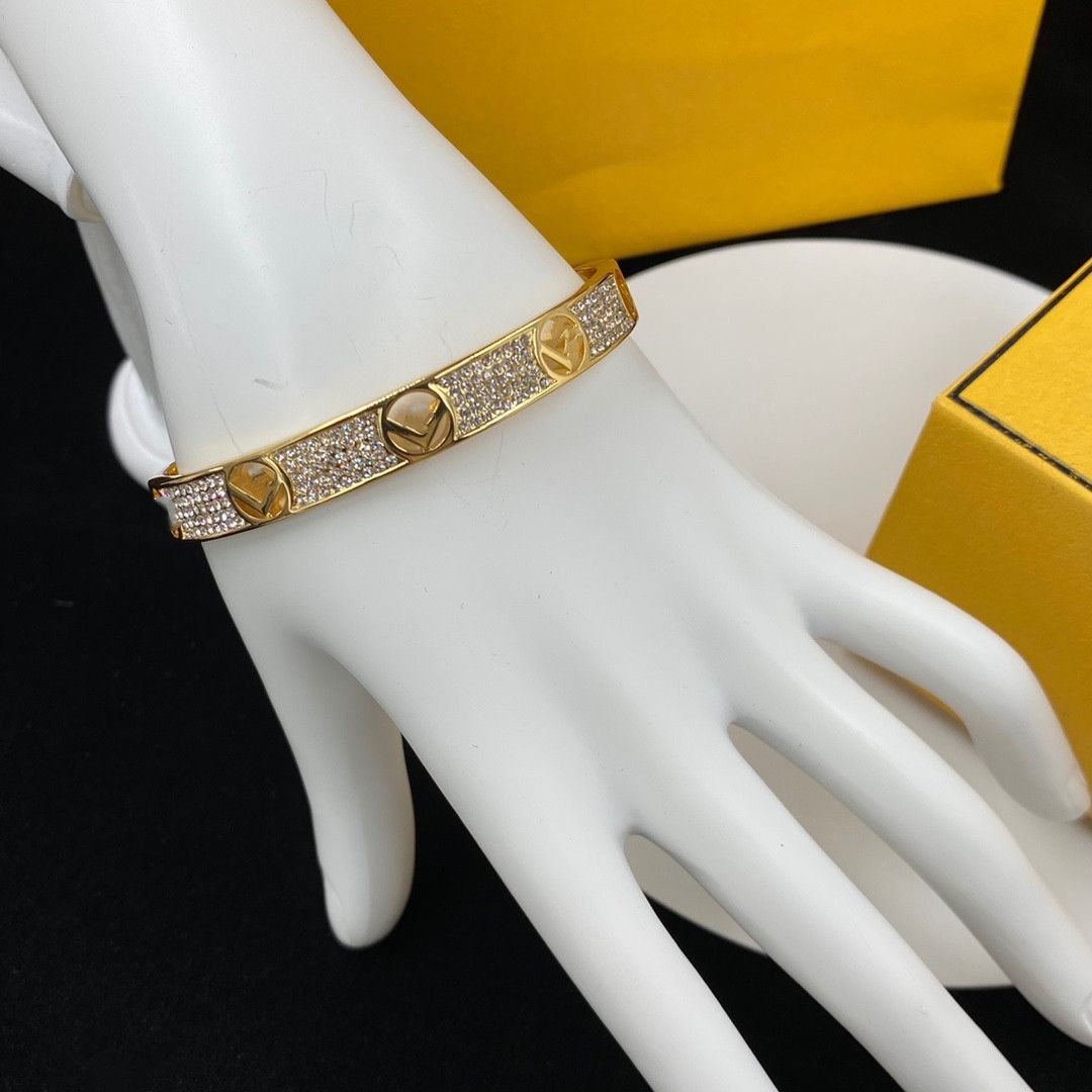 2023New Luxury Designer Jewelry 18k Gold Plated - Stainless Steel Couple Wedding Bracelets Gift Accessories Wholesale4
2023New Luxury Designer Jewelry 18k Gold Plated - Stainless Steel Couple Wedding Bracelets Gift Accessories Wholesale4