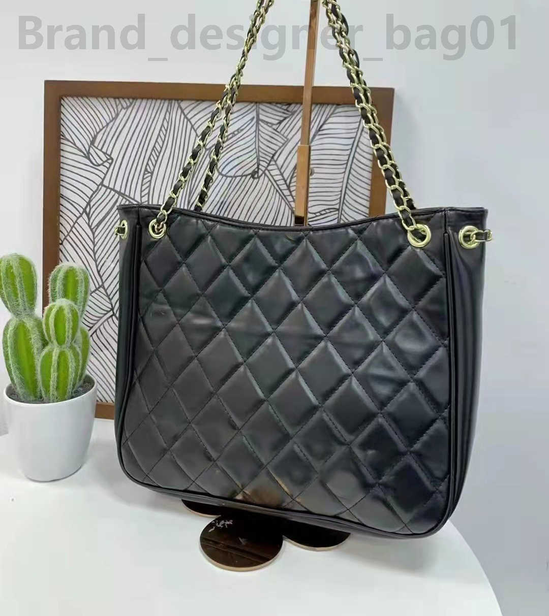2023 New Large Capacity Portable Shoulder Bags Handbag Women's Fashion Diamond Lattice Lock Chain Bag Solid Color Bucket Shoulder Bag 120122H 5063A4, Make up the difference
2023 New Large Capacity Portable Shoulder Bags Handbag Women's Fashion Diamond Lattice Lock Chain Bag Solid Color Bucket Shoulder Bag 120122H 5063A4, Make up the difference
