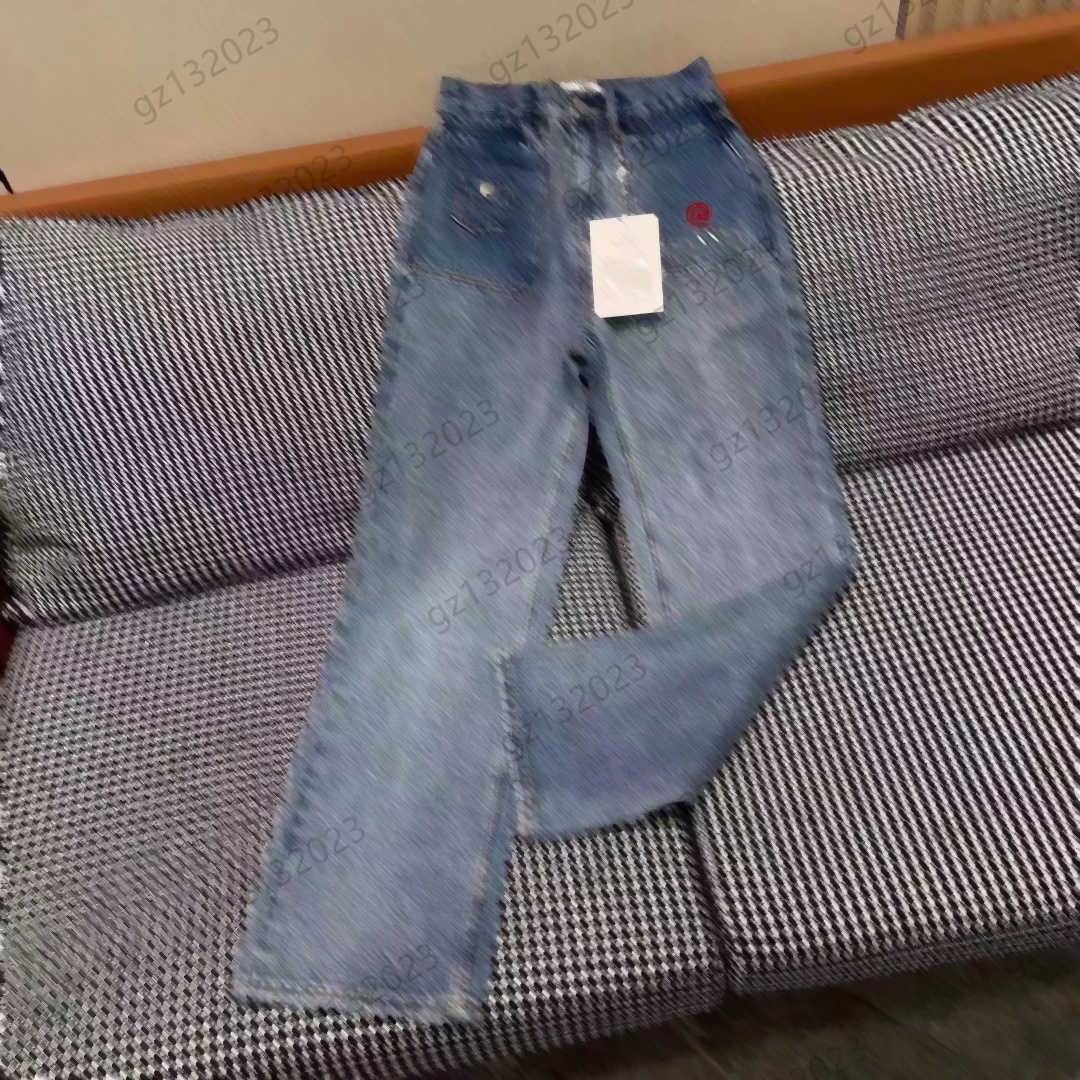 Jeans Womens Color Contrast Letters Logo Embroidery Decoration Denim Trousers Custom Made Buttons Loose Straight Jean Pants Fashion Designer Women Apparel
Jeans Womens Color Contrast Letters Logo Embroidery Decoration Denim Trousers Custom Made Buttons Loose Straight Jean Pants Fashion Designer Women Apparel