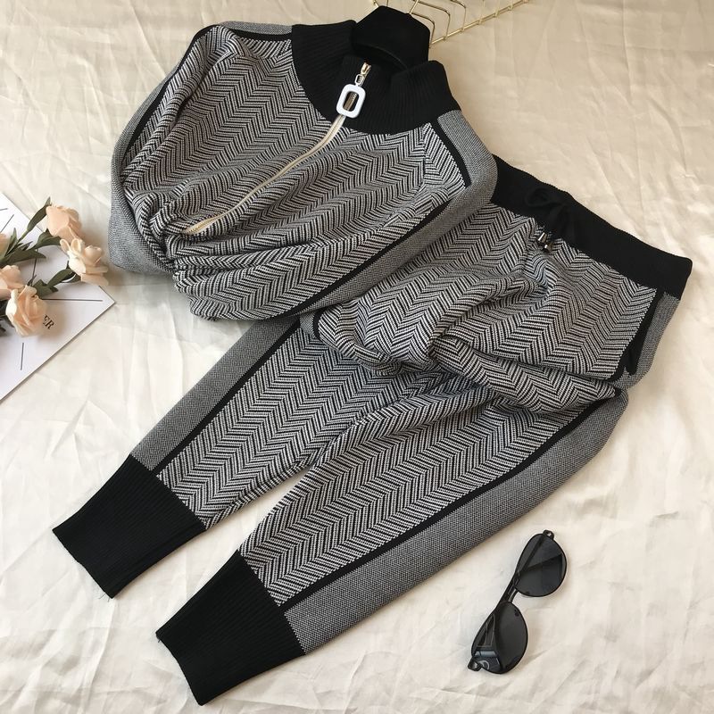 Designer Autumn and Winter Womens Tracksuits New Stripe Pattern Color Contrast Long Sleeve Sports Sweater Pants Fashion Stand Collar Zipper Knit Top Pants Warm, Black
Designer Autumn and Winter Womens Tracksuits New Stripe Pattern Color Contrast Long Sleeve Sports Sweater Pants Fashion Stand Collar Zipper Knit Top Pants Warm, Black