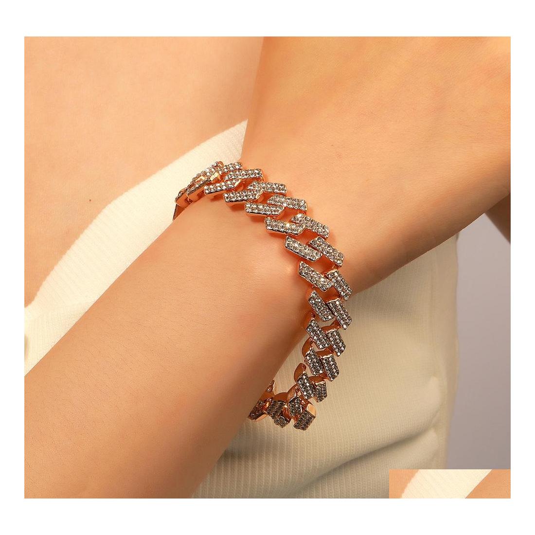 Chain Fashion Jewelry Men Women Buckle Thick Chain Bracelets Hiphop Exaggerated Diamond Encrusted Cuban Bracelet Drop Delivery Dh9Q3
Chain Fashion Jewelry Men Women Buckle Thick Chain Bracelets Hiphop Exaggerated Diamond Encrusted Cuban Bracelet Drop Delivery Dh9Q3