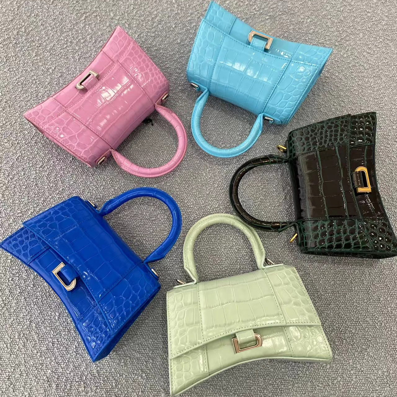 luxury hourglass bag crocodile pattern Metal Brand Logo Genuine leather crossbody Luxury Designer fashion Women's men tote wallet Shoulder toiletry pochette bags, Orange alligator-silver l0g0
luxury hourglass bag crocodile pattern Metal Brand Logo Genuine leather crossbody Luxury Designer fashion Women's men tote wallet Shoulder toiletry pochette bags, Orange alligator-silver l0g0