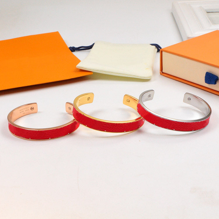 Fashion gold cuff bracelet Magnet Lock Leather Bracelets Unisex letter lover Charm bangles classic designer jewelry Gift
Fashion gold cuff bracelet Magnet Lock Leather Bracelets Unisex letter lover Charm bangles classic designer jewelry Gift