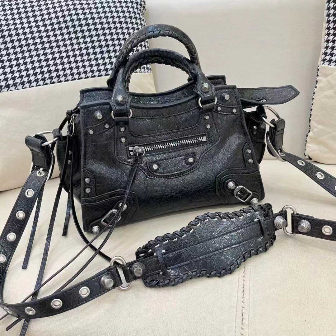 Women BBags Le Handbags Cargo Shoulder Fashion Luxury Paris Rivet Tassel One Messenger Small Purse Niche Cool Metal 22XC Baga Unique Hip Hop, Black
Women BBags Le Handbags Cargo Shoulder Fashion Luxury Paris Rivet Tassel One Messenger Small Purse Niche Cool Metal 22XC Baga Unique Hip Hop, Black