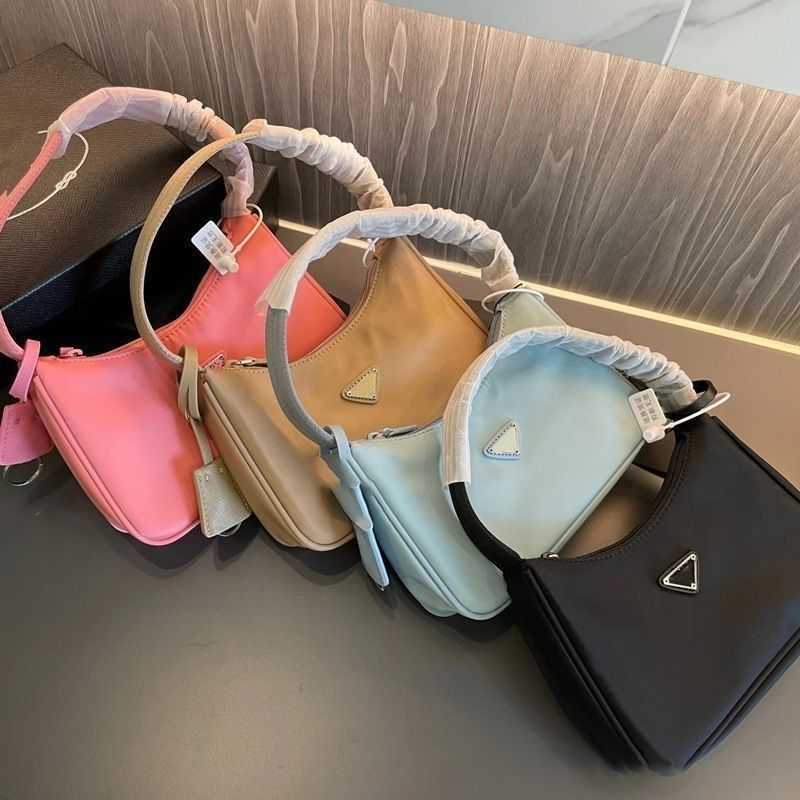 Designer parada Bags P's armpit bag triangle logo hobo large capacity nylon canvas portable one shoulder commuting, Dark forest
Designer parada Bags P's armpit bag triangle logo hobo large capacity nylon canvas portable one shoulder commuting, Dark forest