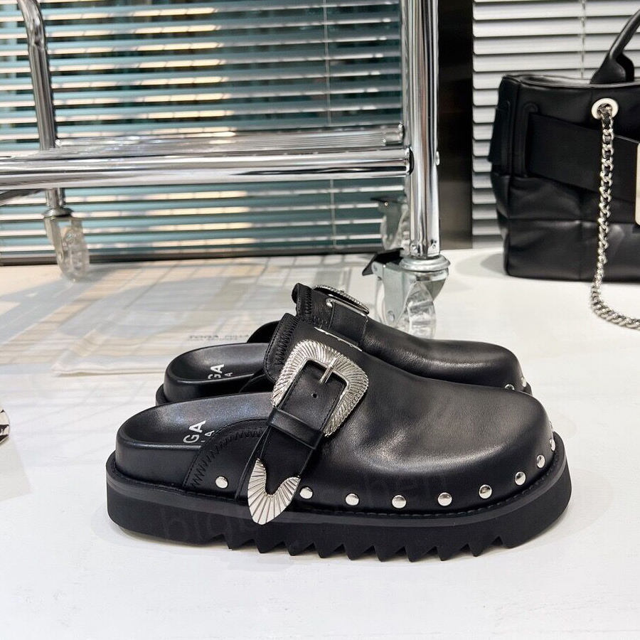 Designer Women's Toga Fashion Luxury Thick Bottom with Buckles Rivets Metal Pieces Punk Wind Black Flat Sandals Serrated Casual Wrap Head Half Slippers 35-40, Rivet black
Designer Women's Toga Fashion Luxury Thick Bottom with Buckles Rivets Metal Pieces Punk Wind Black Flat Sandals Serrated Casual Wrap Head Half Slippers 35-40, Rivet black