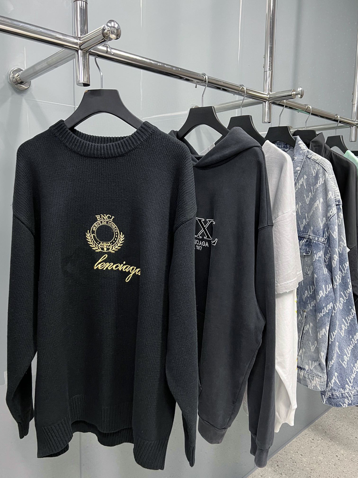Men's Tracksuits Tees & Polos Round neck embroidered and printed polar style summer wear with street pure cotton a501
Men's Tracksuits Tees & Polos Round neck embroidered and printed polar style summer wear with street pure cotton a501