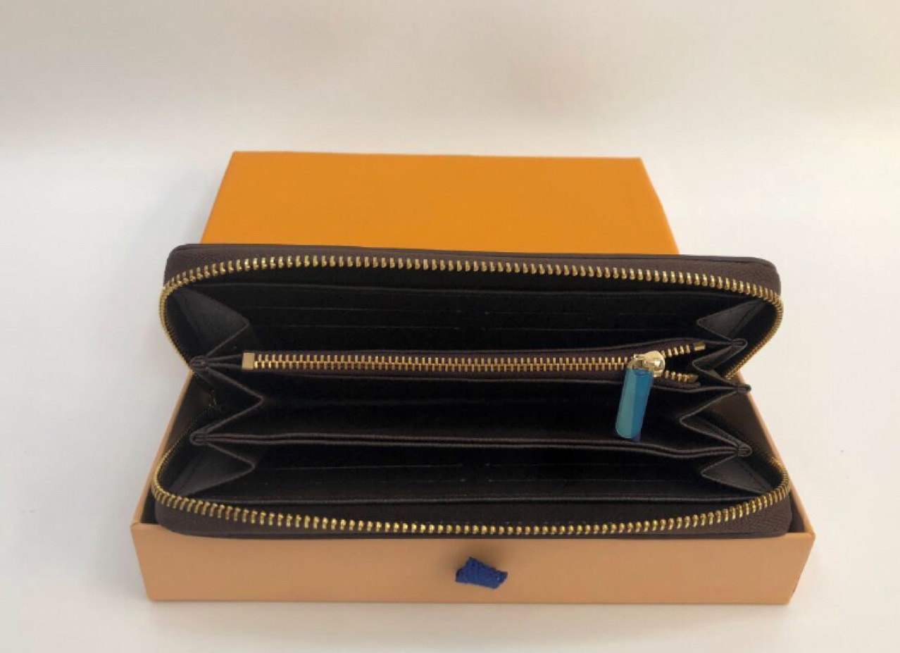 Simple Single-Pull Wallet Long Clutch Prepaid Black Plaid European and American Classic Wallet, With logo
Simple Single-Pull Wallet Long Clutch Prepaid Black Plaid European and American Classic Wallet, With logo