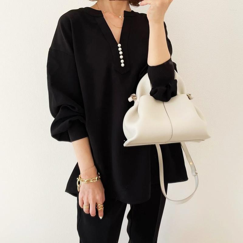 Women's Blouses Kuzuwata Pearl Beading V Neck Shirt Short Top Women Long Sleeve Blusas Mujer De Moda 2022 Loose Japanese Spring Autumn, Black
Women's Blouses Kuzuwata Pearl Beading V Neck Shirt Short Top Women Long Sleeve Blusas Mujer De Moda 2022 Loose Japanese Spring Autumn, Black