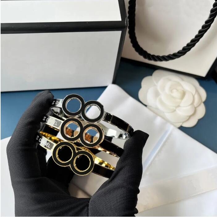 Tri Color Bangle Designed For Women With Love Exquisite Art Bracelet Romantic Couple'S Precious Gift High Sense Personalized Style Luxury Jewelry S239
Tri Color Bangle Designed For Women With Love Exquisite Art Bracelet Romantic Couple'S Precious Gift High Sense Personalized Style Luxury Jewelry S239