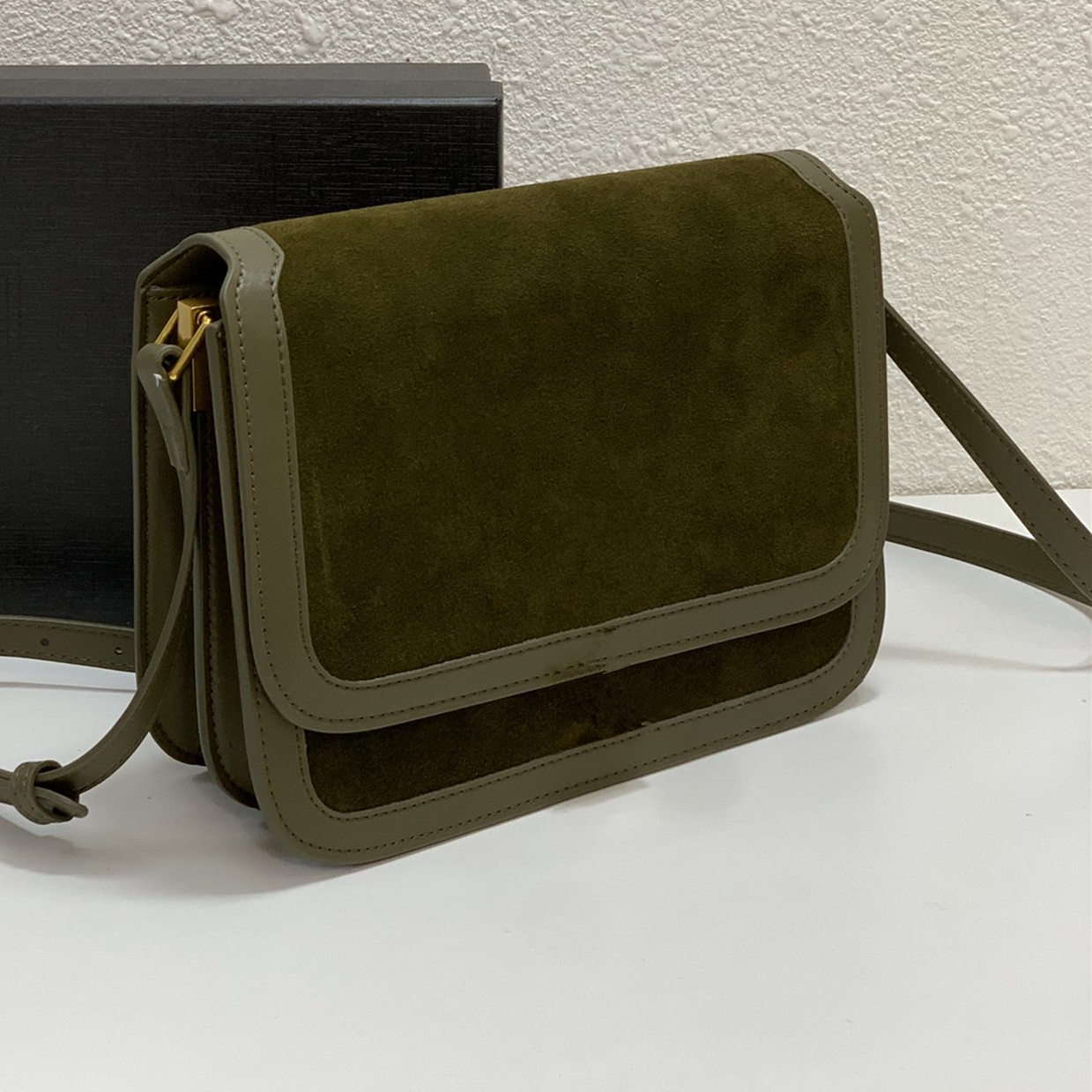 Women's handbag fashion bag leather flap clutch letter metal button brand purse messenger bag, Make up the difference
Women's handbag fashion bag leather flap clutch letter metal button brand purse messenger bag, Make up the difference