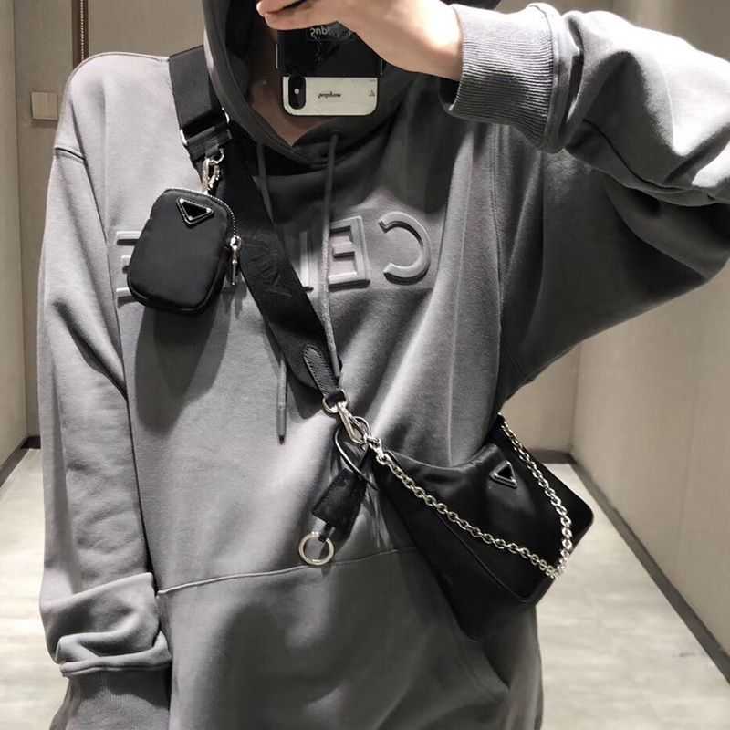 Designer Bags parada pp 22 New Strap HOBO One Shoulder Crossbody Chain Combination Three in Women's Bag, Black marked gift box
Designer Bags parada pp 22 New Strap HOBO One Shoulder Crossbody Chain Combination Three in Women's Bag, Black marked gift box
