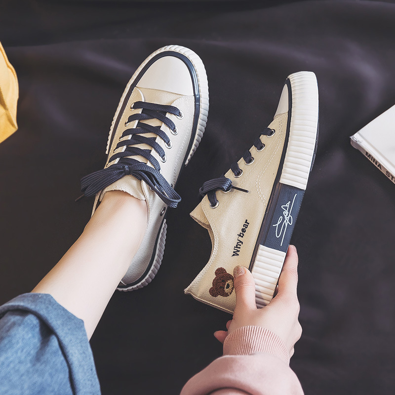 Bear Sandals Canvas Shoes Children's Autumn New Low top Casual Board Shoes Flat Bottom Korean Fashion Versatile Half Slippers
Bear Sandals Canvas Shoes Children's Autumn New Low top Casual Board Shoes Flat Bottom Korean Fashion Versatile Half Slippers